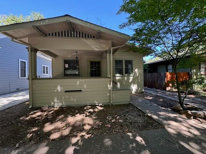 1st image of 320 23rd St