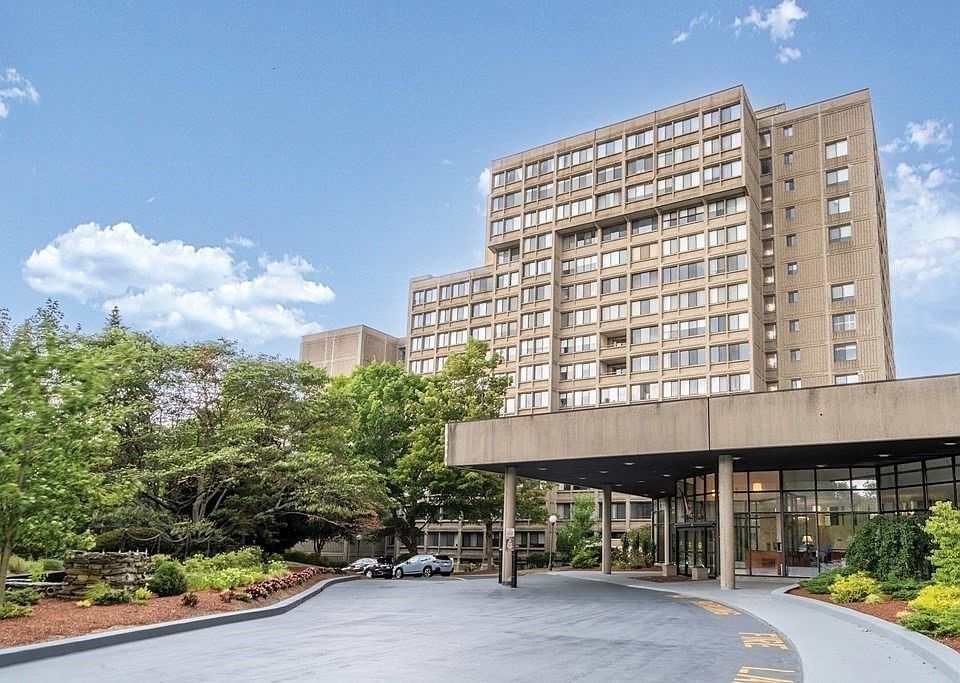 1st image of 250 Hammond Pond Pkwy APT 213S