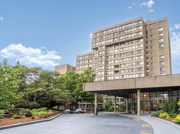 250 Hammond Pond Pkwy APT 213S, Newton, MA 02467