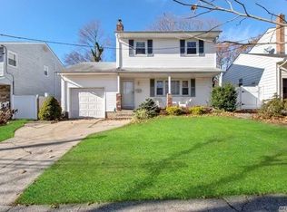 3 Nichols Rd, Huntington Station, NY 11746