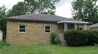 713 W Maple St photo 1
