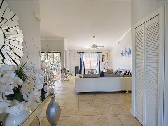 3rd image of 402 SW 43rd Ter