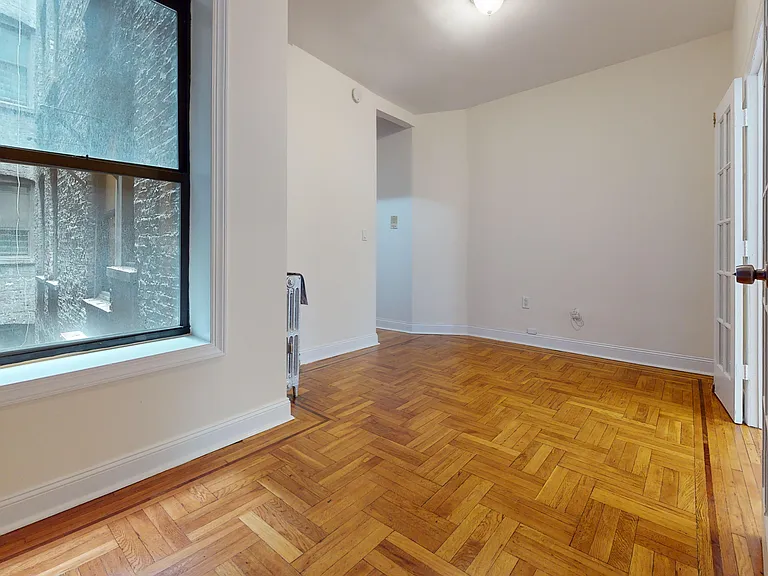 229 E 12th St #35 — Photo 6