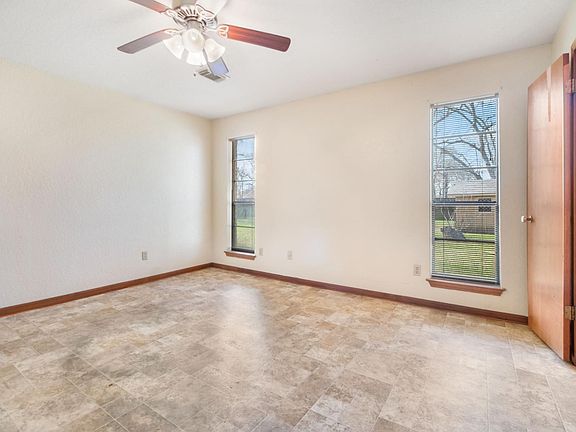 3rd image of 705 W Mahan St