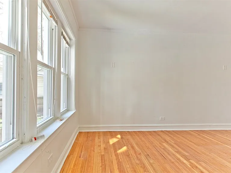 11932 S Stewart Ave — Photo 3