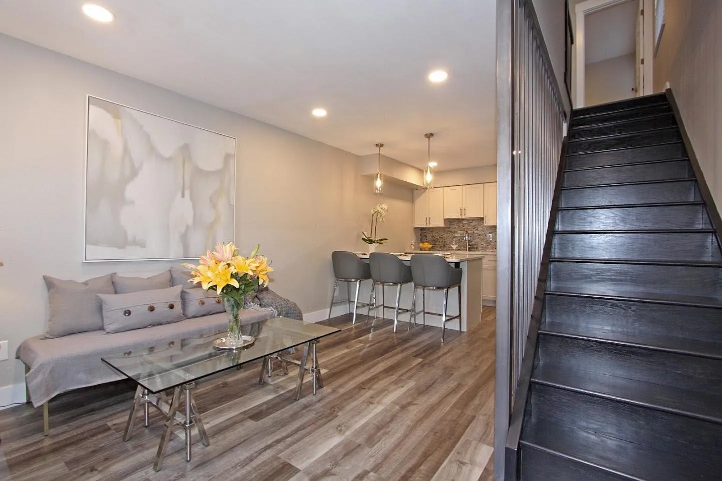 3 bed, 850 sqft, $4,290 — Photo 4