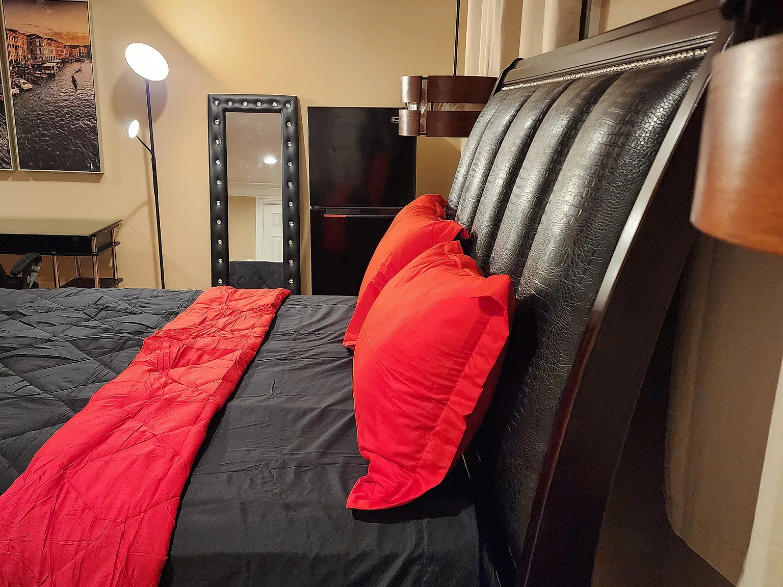 1 bed, 250 sqft, $995 — Photo 2