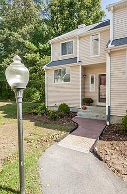 1st image of 87 Gaslight Ln