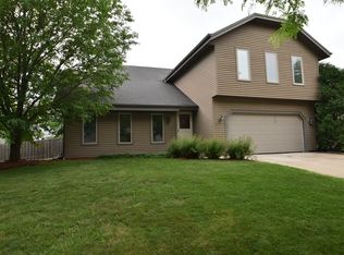 2710 Lancaster Dr, Waukesha, WI 53188