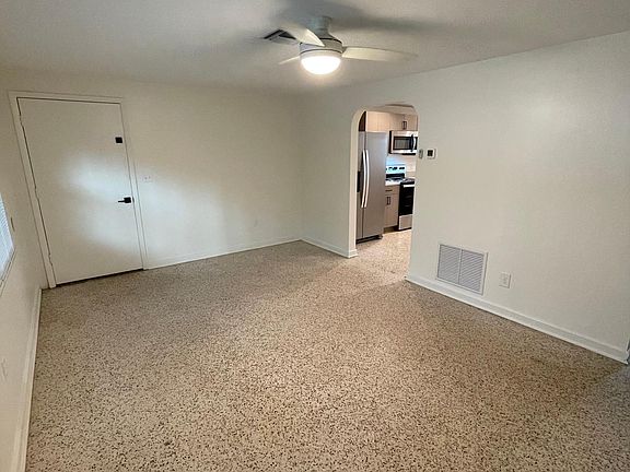 4th image of 2129 Oak Ter