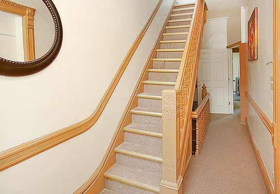2nd image of 611 Bainbridge St #2