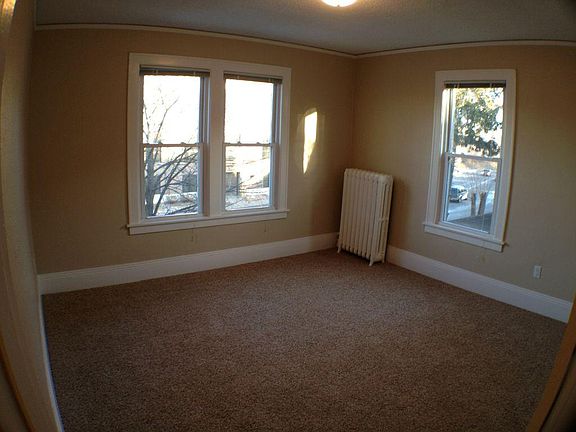 4th image of 435 Fairview Ave N #3