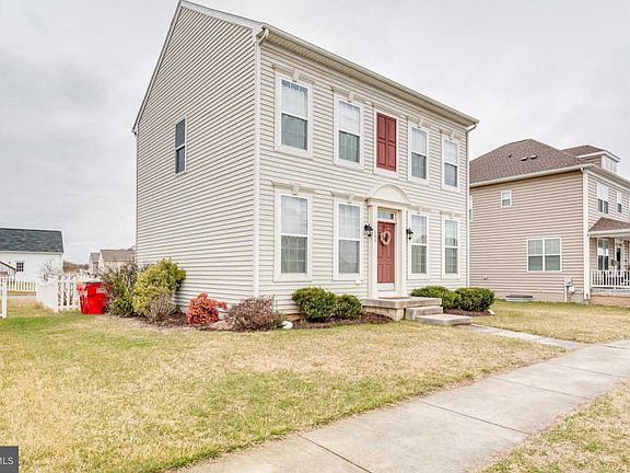 3rd image of 399 Lord Fairfax St