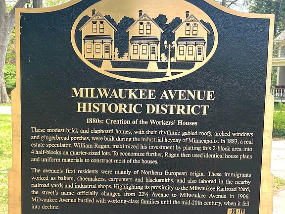 Milwaukee Avenue Historic Mall