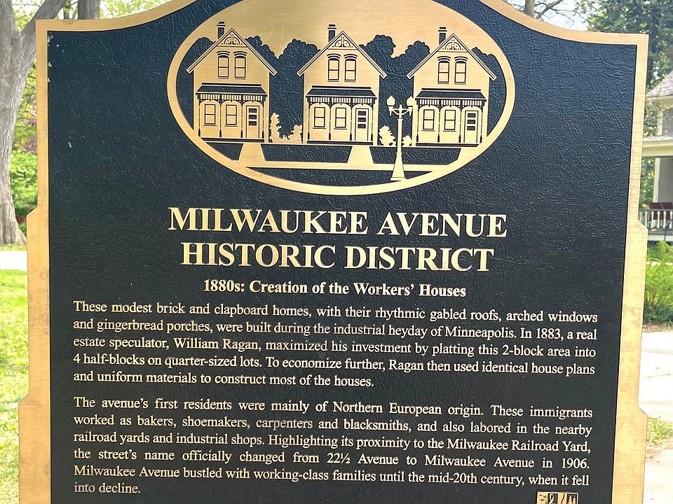 Milwaukee Avenue Historic Mall