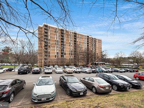 2nd image of 2300 Pimmit Dr APT 1010
