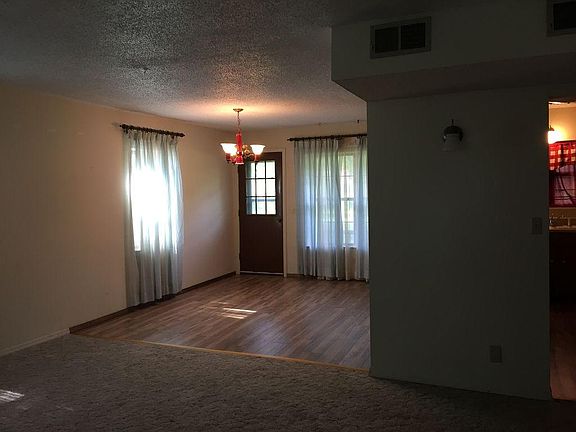 4th image of 404 E 10th St