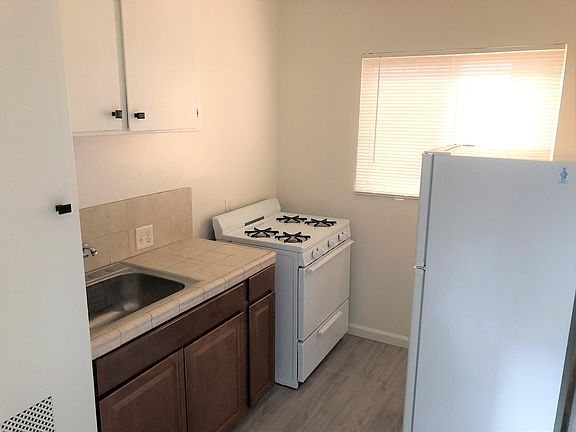 5th image of 458 E Verdugo Ave APT D