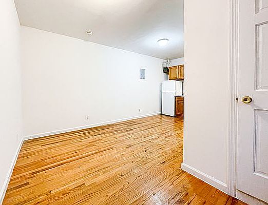 4th image of 70-80 Kenmare St #12