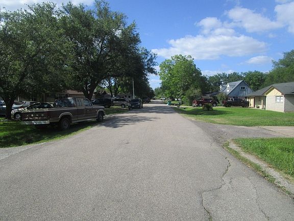5th image of 1146 Robert St
