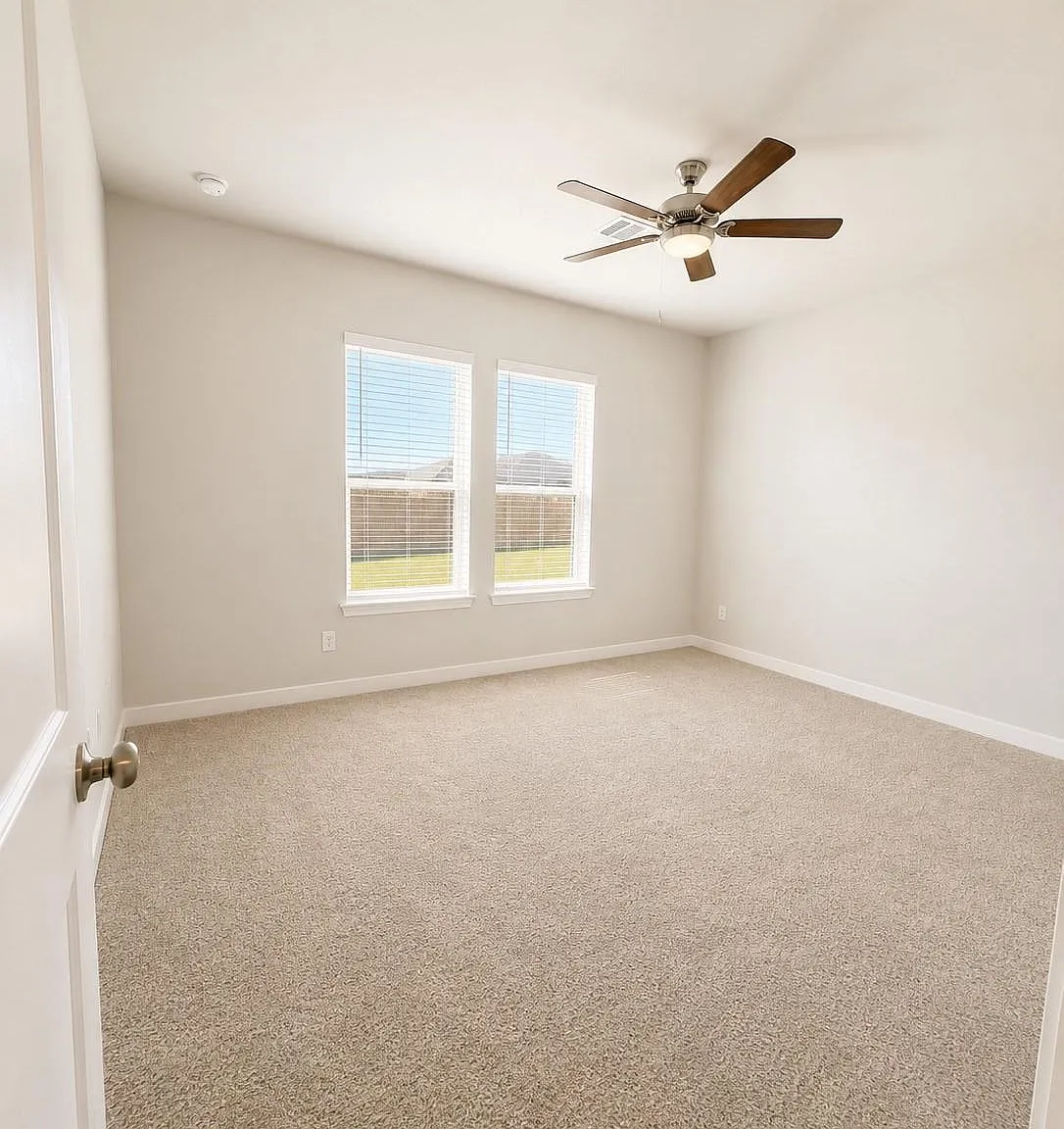 4 bed, 2.5 bath, 1785 sqft, $2,000 — Photo 3