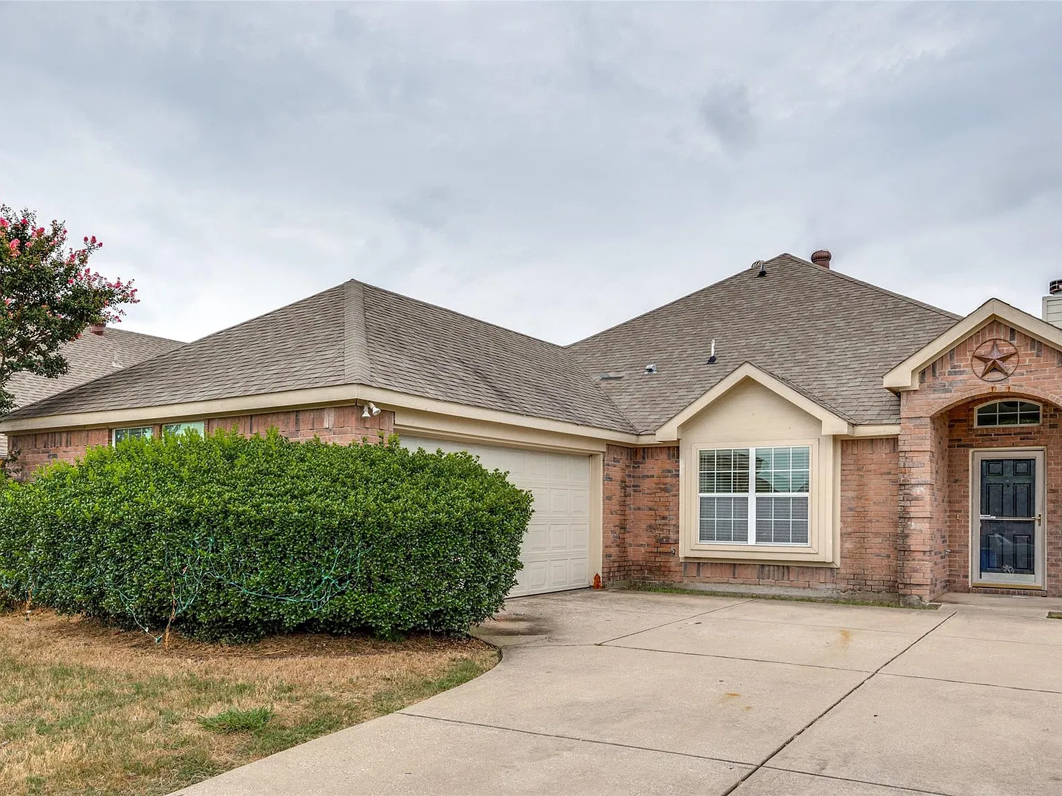 4 bed, 1925 sqft, $2,395 — Photo 1