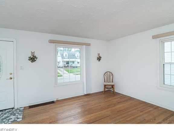 3rd image of 12706 Astor Ave