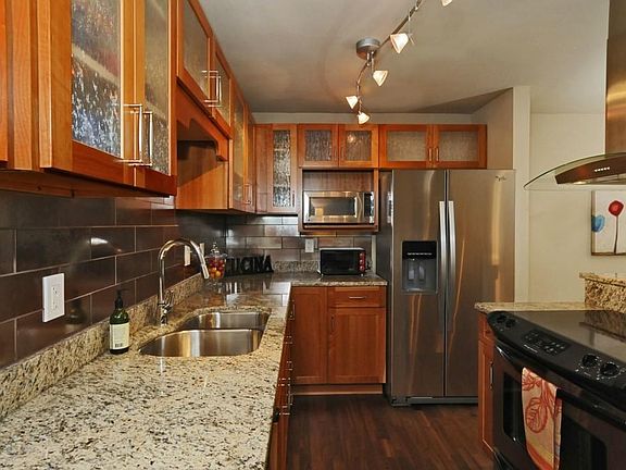 5th image of 11054 NE 33rd Pl APT B7