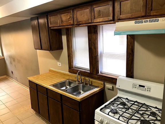 3rd image of 4834 S Damen Ave