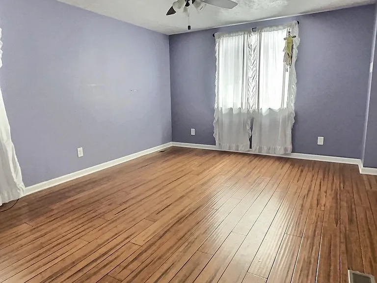 437 New Castle St — Photo 23