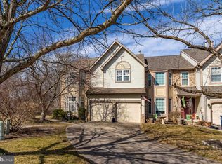 11 Langcliffe Ct, Mount Laurel, NJ 08054