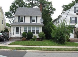 9 Nassau Rd, Great Neck, NY 11021