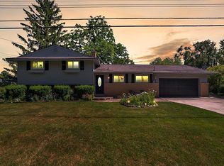 3305 Moraine Dr, Brighton, MI
