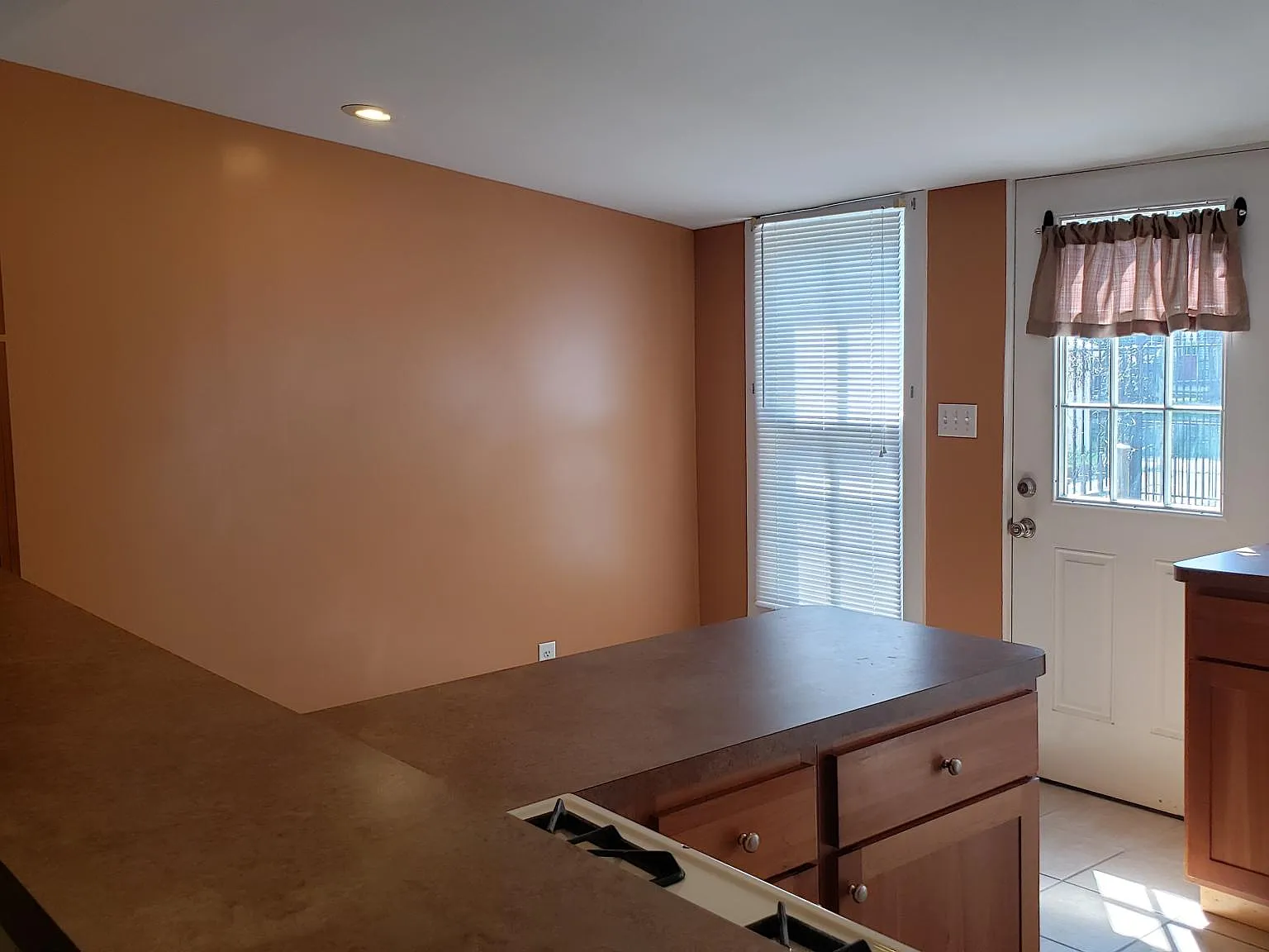 2 bed, 1100 sqft, $1,295 — Photo 2