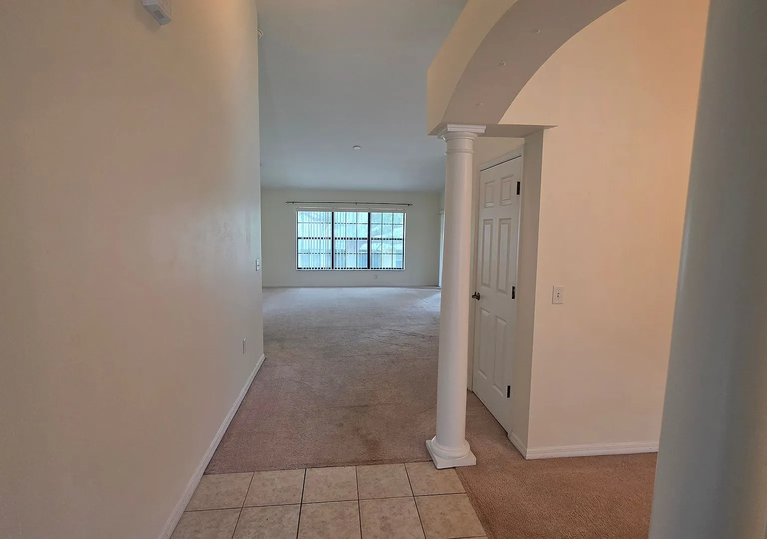 Spacious 4 Bdrm / 2 BA with 2 car garage — Photo 3