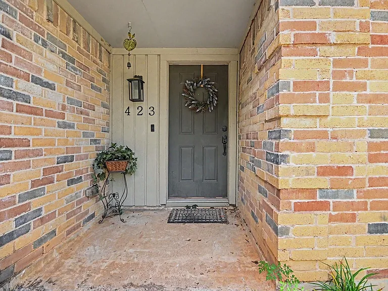 423 Merriweather St — Photo 3