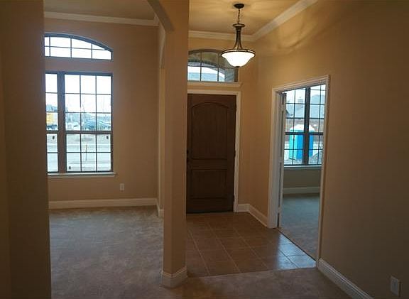 5th image of 4404 Oak Bluff Dr