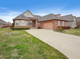 49525 Ishpeming Dr, Chesterfield, MI 48047