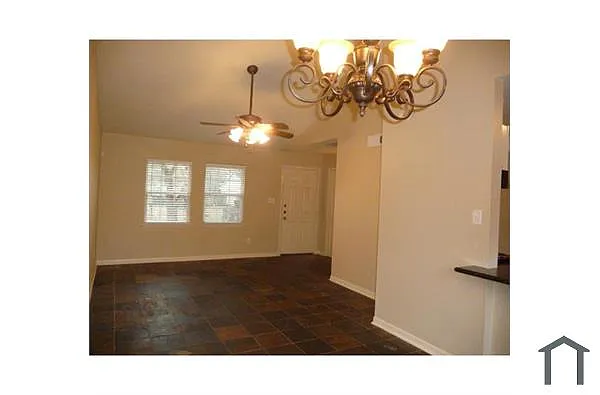 Building Photo - 515 Stonewall Dr