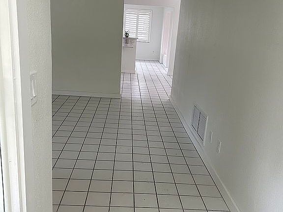 4th image of 315 W Martin Luther King Jr Dr #Alt-19