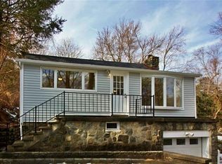 11 Poplar St, Lake Peekskill, NY 10537