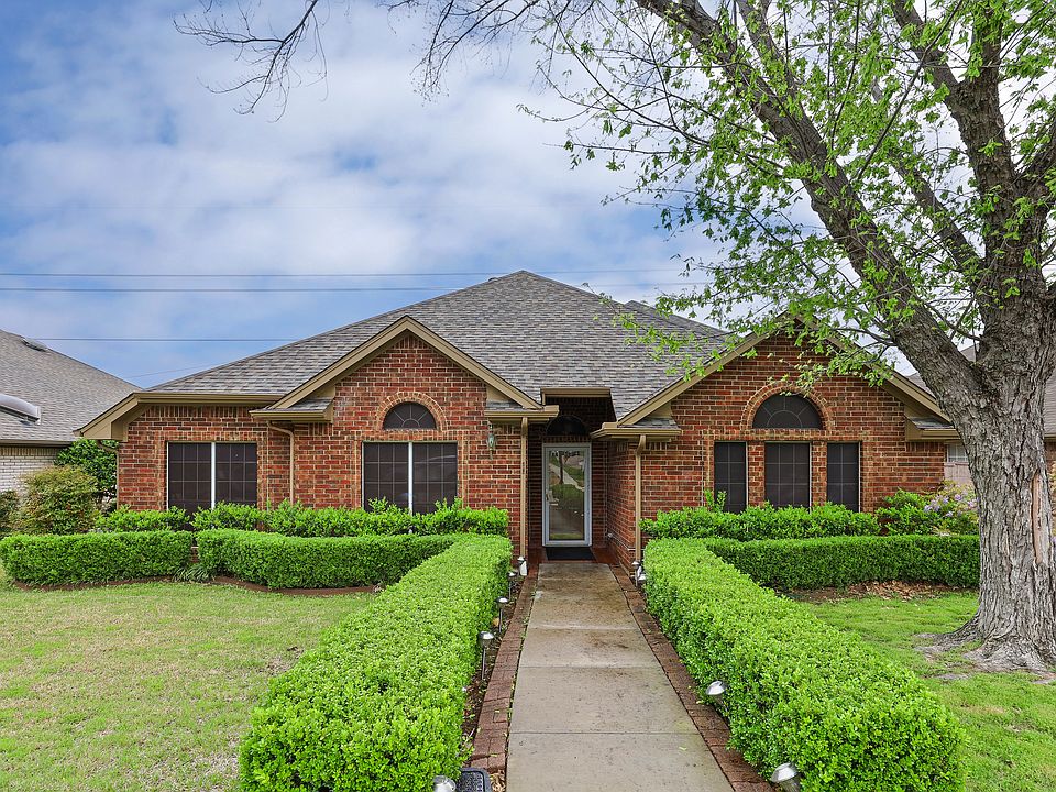 1st image of 2071 Camelot Dr