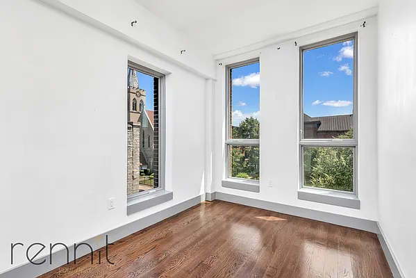 Rented by Rennit Inc. | media 21