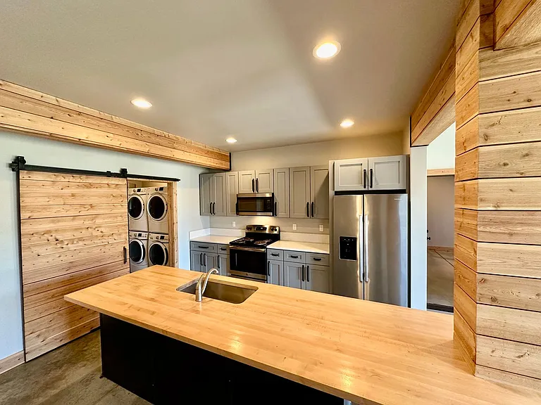 121 E 26th Ave — Photo 1