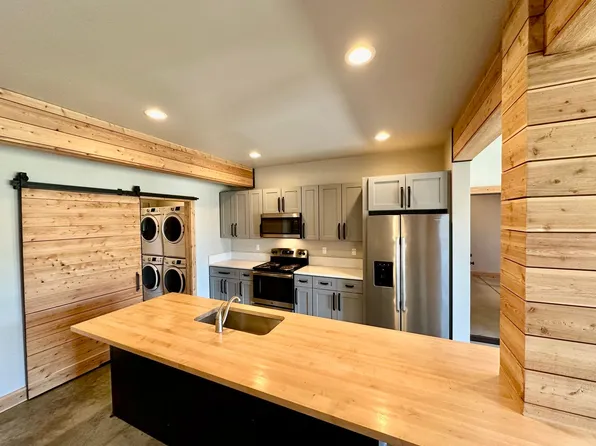 121 East 26th Avenue, 121 E 26th Ave #1, Ellensburg, WA 98926