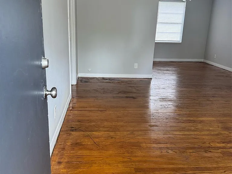 217 W Twickenham Trl — Photo 2