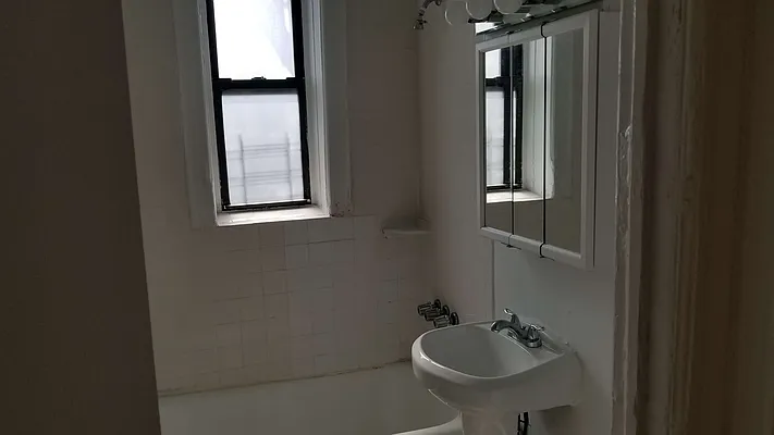 Rented by Realty Queens LLC | media 7