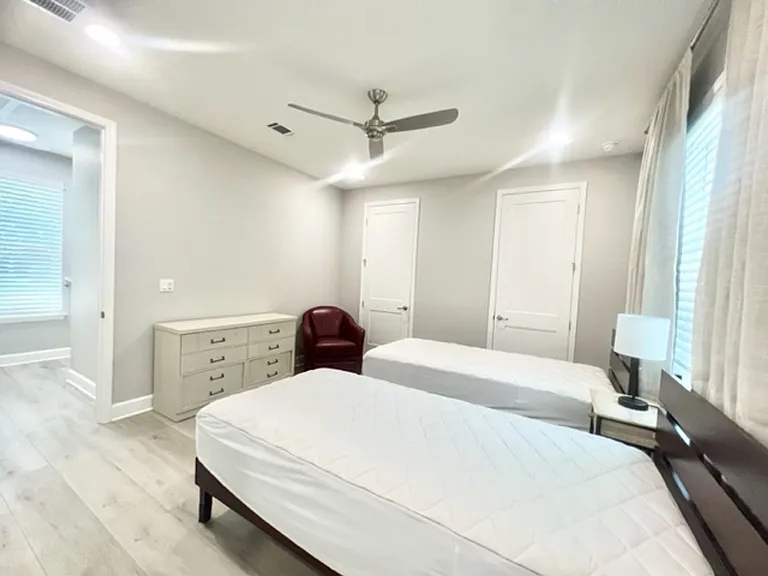 213 Allen St — Photo 19