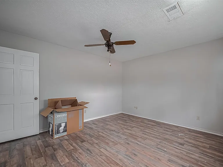 811 Loire Ln — Photo 31