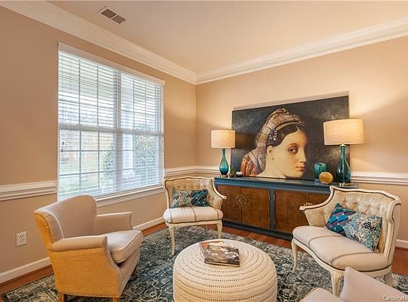 5th image of 9619 Belloak Ln